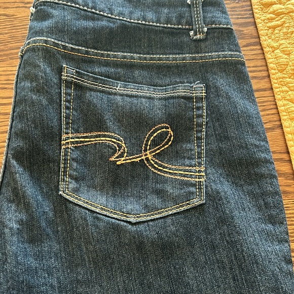 Faded Glory curvy bootcut jeans. Size 14. Like new condition - Picture 3 of 9